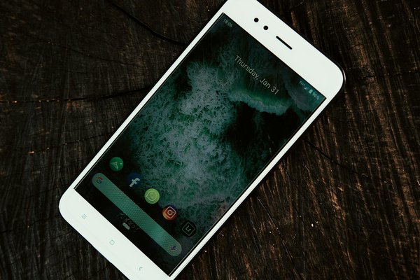 What techniques can be used to optimize content for voice search?